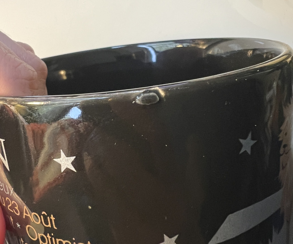 Grande tasse noire avec signe astrologique par Lucy Owen - Kiln Craft