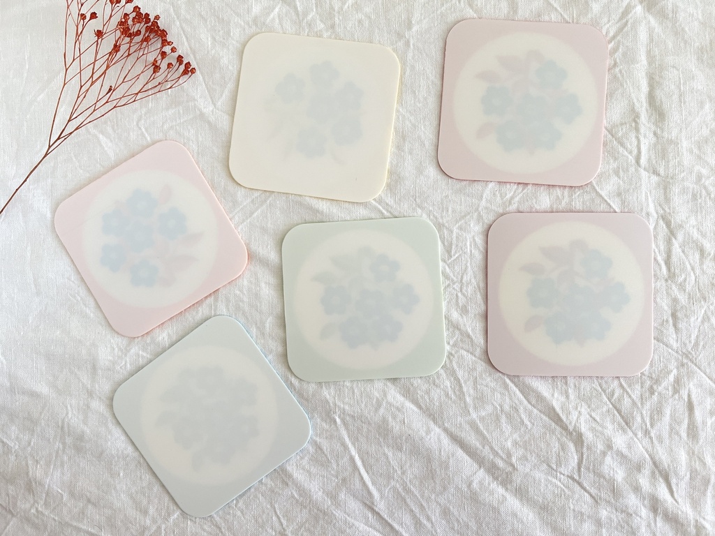 Ensemble de 6 sous-verres fleuris en plastique