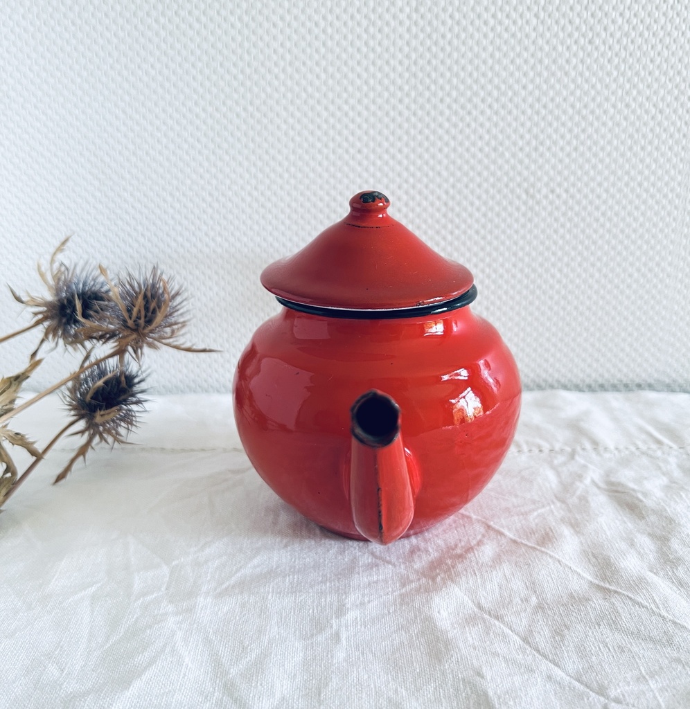 Petite cafetière / théière rouge en métal émaillé