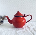 Petite cafetière / théière rouge en métal émaillé