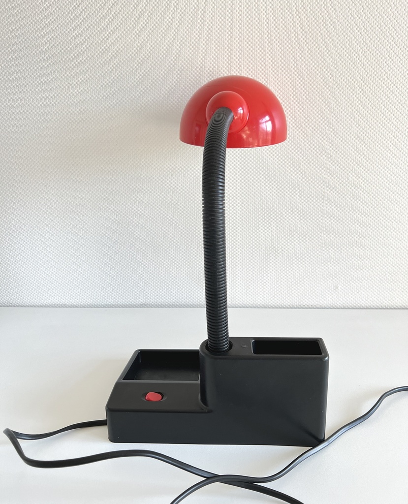 Lampe de bureau rouge et noire avec organisateur