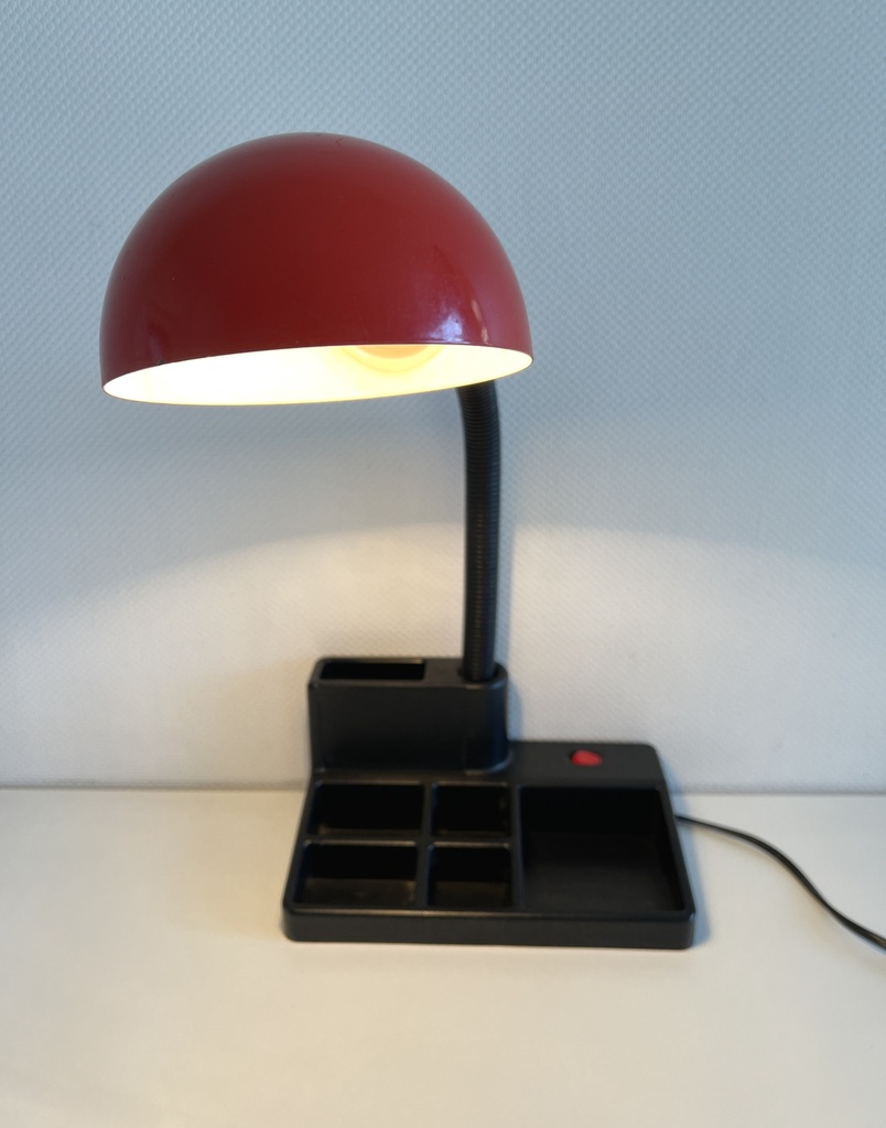 Lampe de bureau rouge et noire avec organisateur