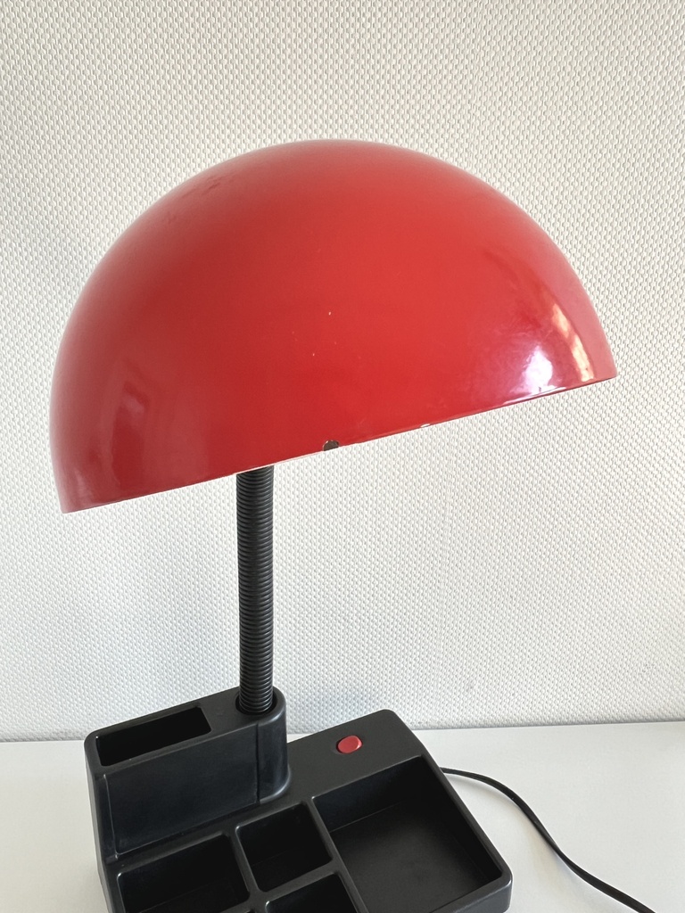 Lampe de bureau rouge et noire avec organisateur