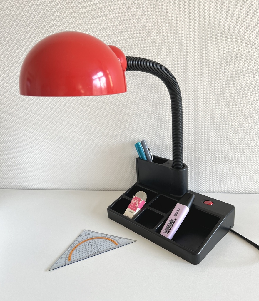 Lampe de bureau rouge et noire avec organisateur