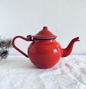 Petite cafetière / théière rouge en métal émaillé