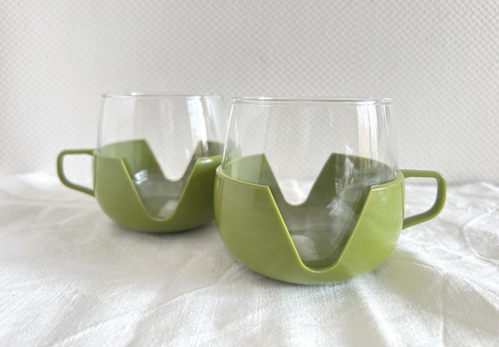Ensemble de deux tasses en verre et plastique vert style Melitta
