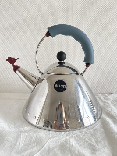 Bouilloire à sifflet Alessi 9093