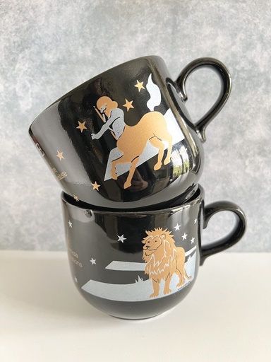 Grande tasse noire avec signe astrologique par Lucy Owen - Kiln Craft
